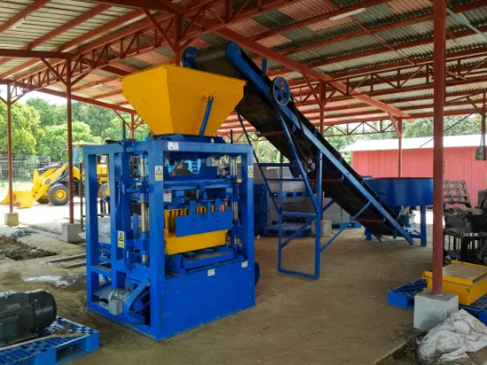 Máquina para fazer blocos sólidos de cimento usado semiautomática Qt4